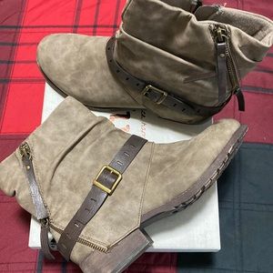 Brand new never worn Mudd boots in size 9